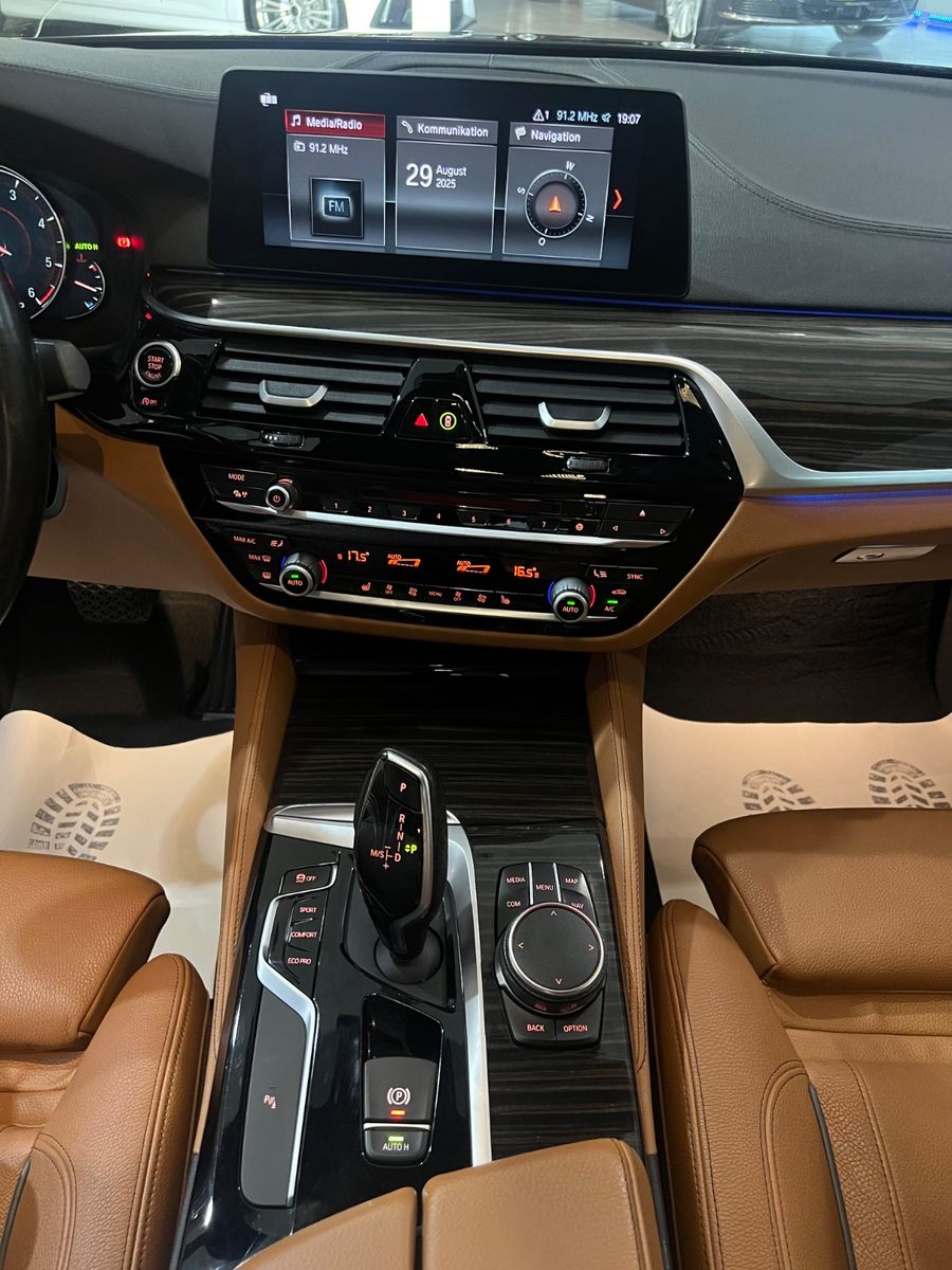 Fahrzeugabbildung BMW 530 d Lim. Luxury Line M Sport optik