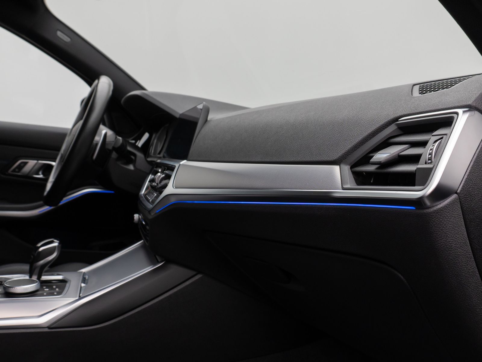 Fahrzeugabbildung BMW 320d M Sport Kamera HUD HiFi Stop&Go AHK Alarm