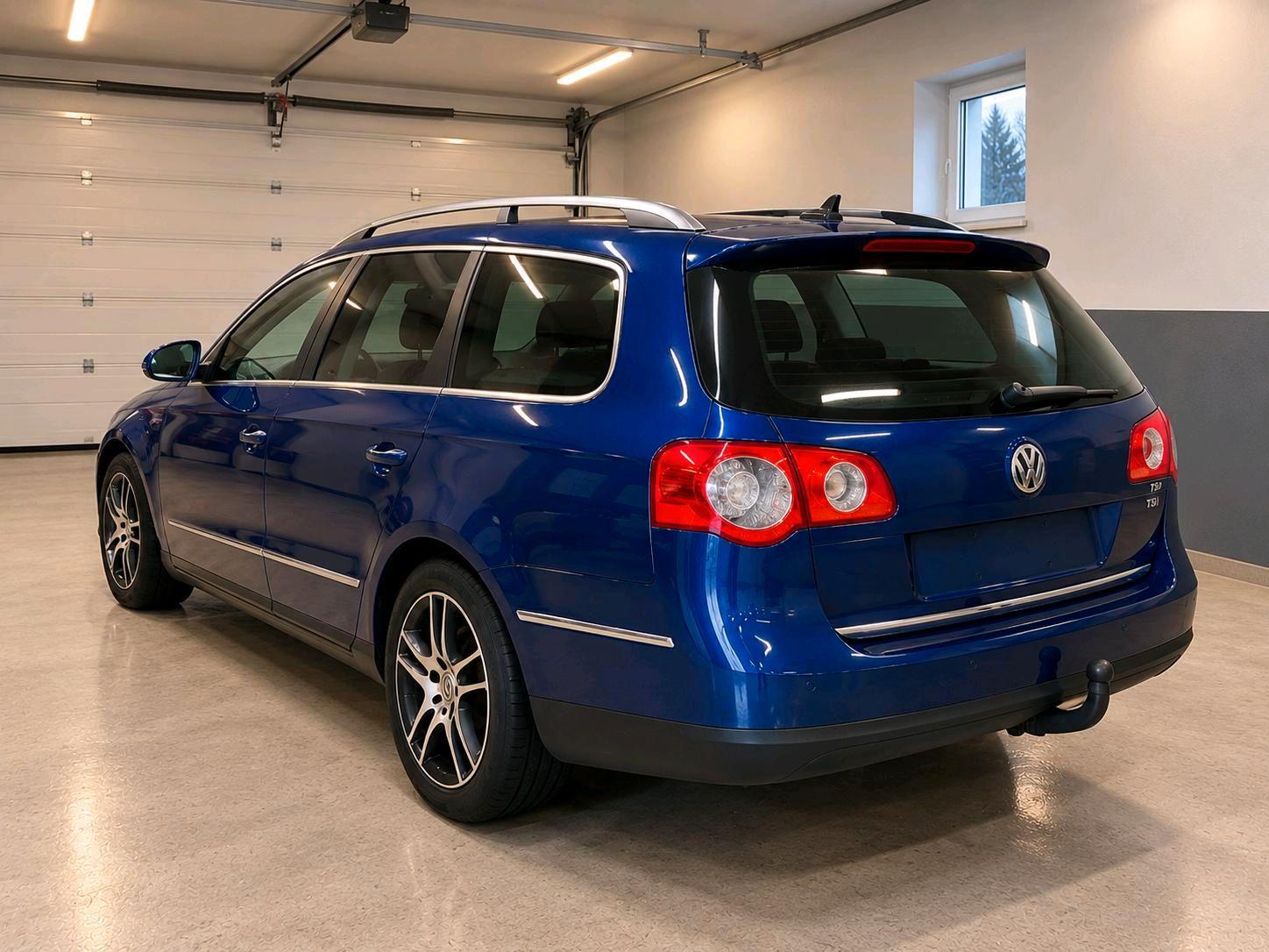 Volkswagen Passat 2009 — rear view