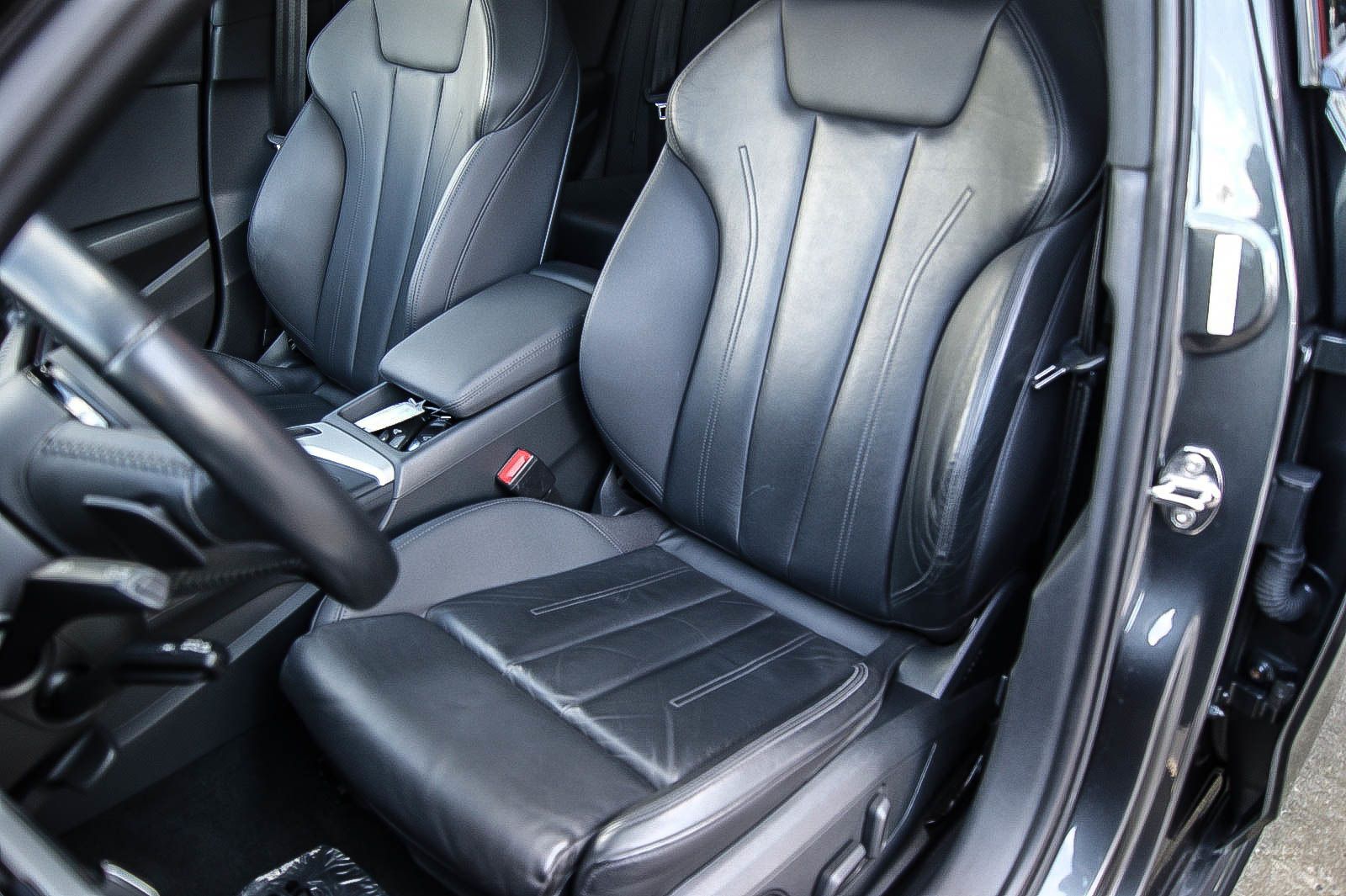 Fahrzeugabbildung Audi A4 Avant 45 TDI quattro S line PANORAMA KAMERA L