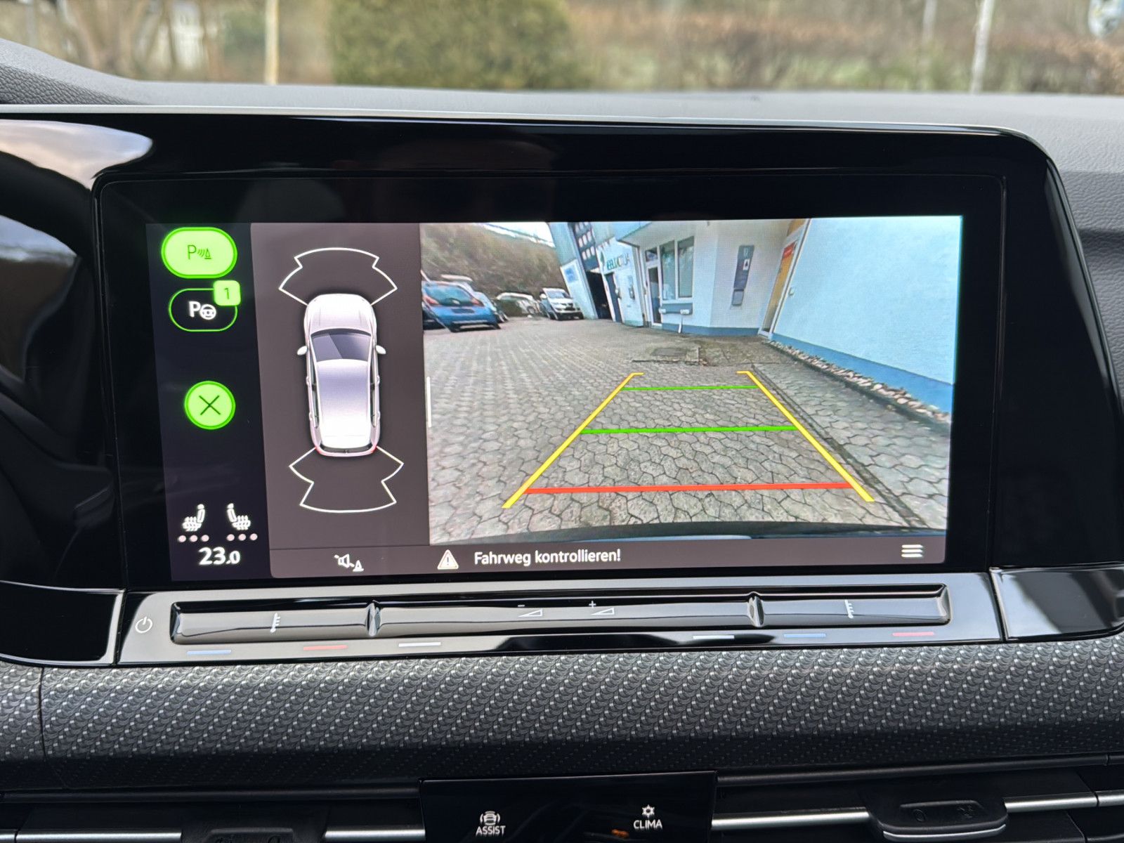 Fahrzeugabbildung Volkswagen Golf 2.0 TDI R-Line 150 PS/ PANO/ ACC/ HARMAN