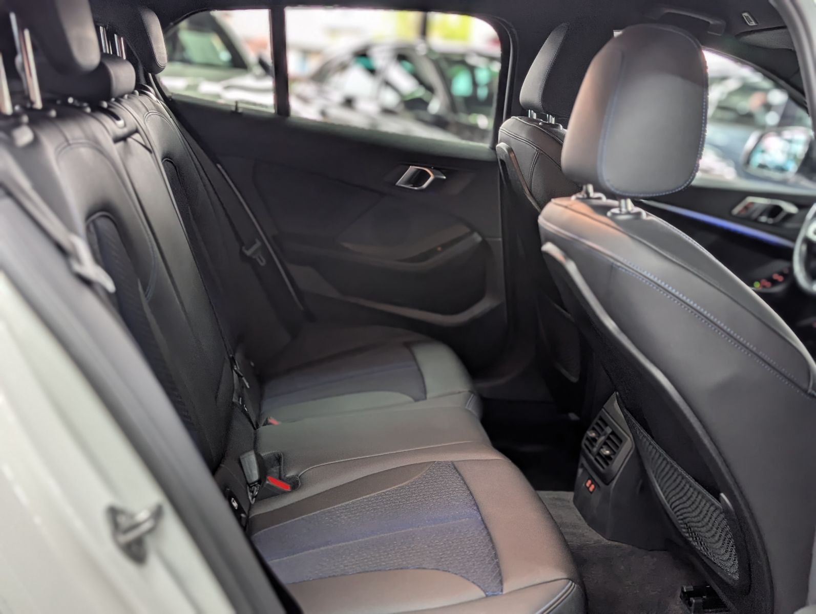 Fahrzeugabbildung BMW 120 i M Sport Shadow-Line AHK VIRT APP AMBI LED
