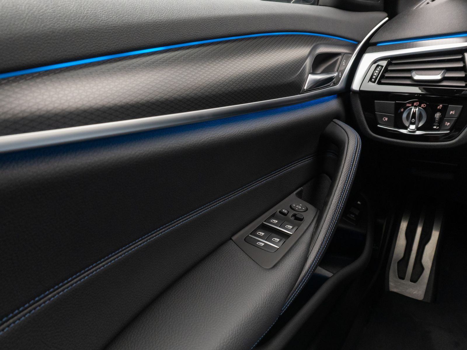 Fahrzeugabbildung BMW 520e M Sport Kamera Laser HUD DAB HiFi Komfort