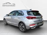 Hyundai i30 Lim. 1.5 Advantage LED/NAVI/R-KAM/LHZ/SHZ/LM - Hyundai i30 mit Benzin-Antrieb: Limousine