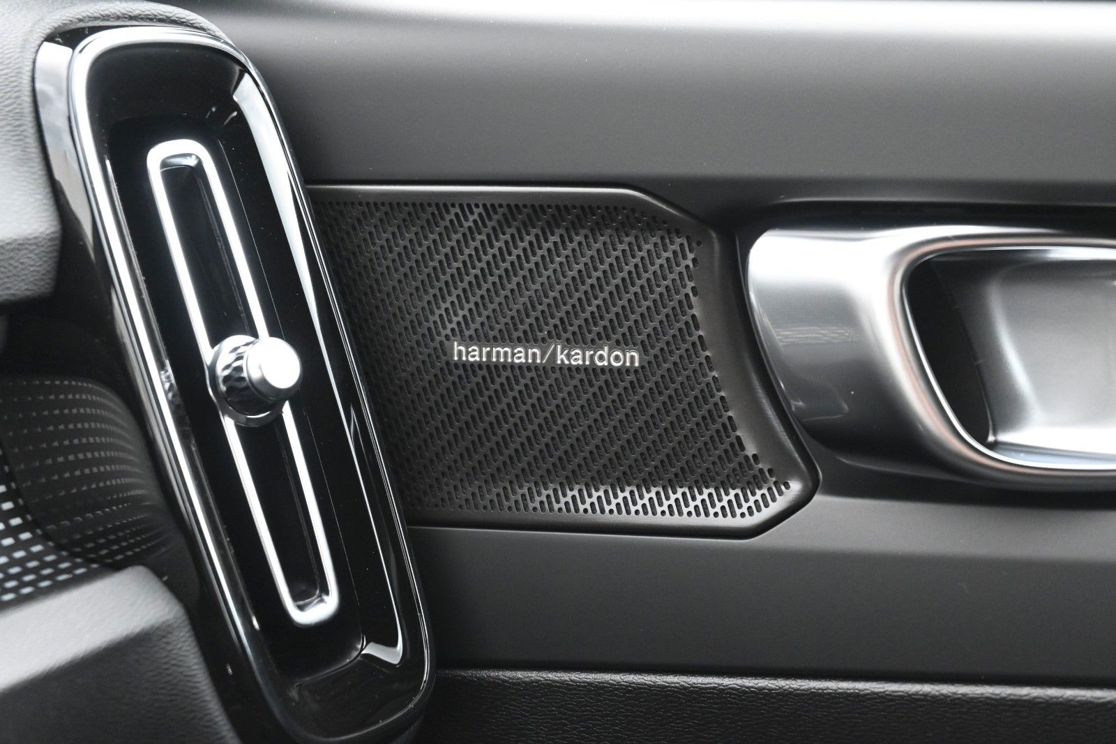 Fahrzeugabbildung Volvo XC40 B3 DSG Plus Dark*360°*ACC*AHK*Allwetter