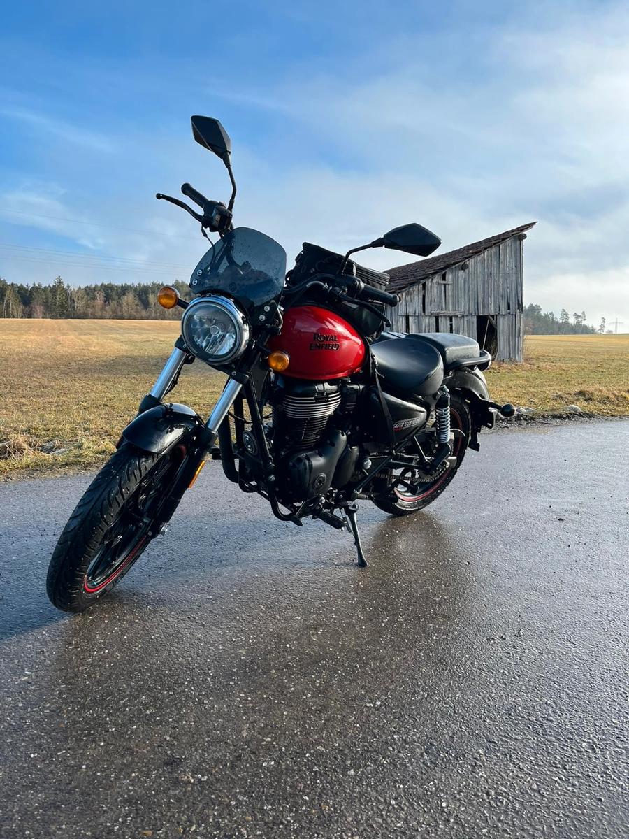 Royal Enfield Meteor 350 rot