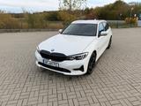 BMW 330e Touring Automatic Werksgarantie - BMW 330 in Braunschweig