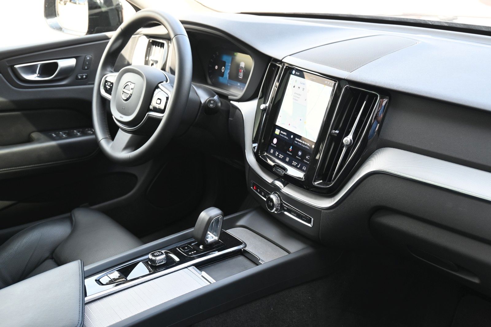 Fahrzeugabbildung Volvo XC60 B4 D Plus Dark*FSHZG*PANO*360°*ACC