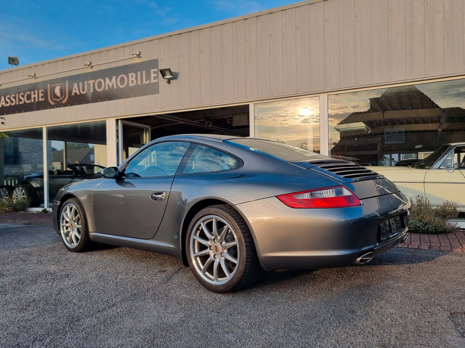 Fahrzeugabbildung Porsche 997 Carrera/Dt./Historie/Meteor Grau/Top