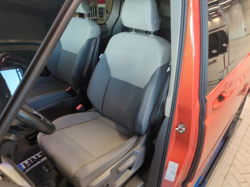 Fahrzeugabbildung Volkswagen T7 Multivan lang Edition ACC Matrix AHK vis-avis