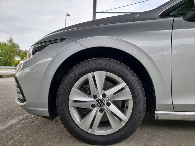 Fahrzeugabbildung Volkswagen Golf VIII Variant TDI DSG LED AHK Navi AID ACC P