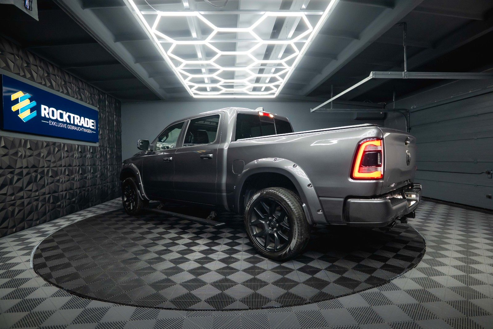 Fahrzeugabbildung Dodge RAM 5.7 V8 HEMI 4x4 Sport Night *Pano*22 Zoll*