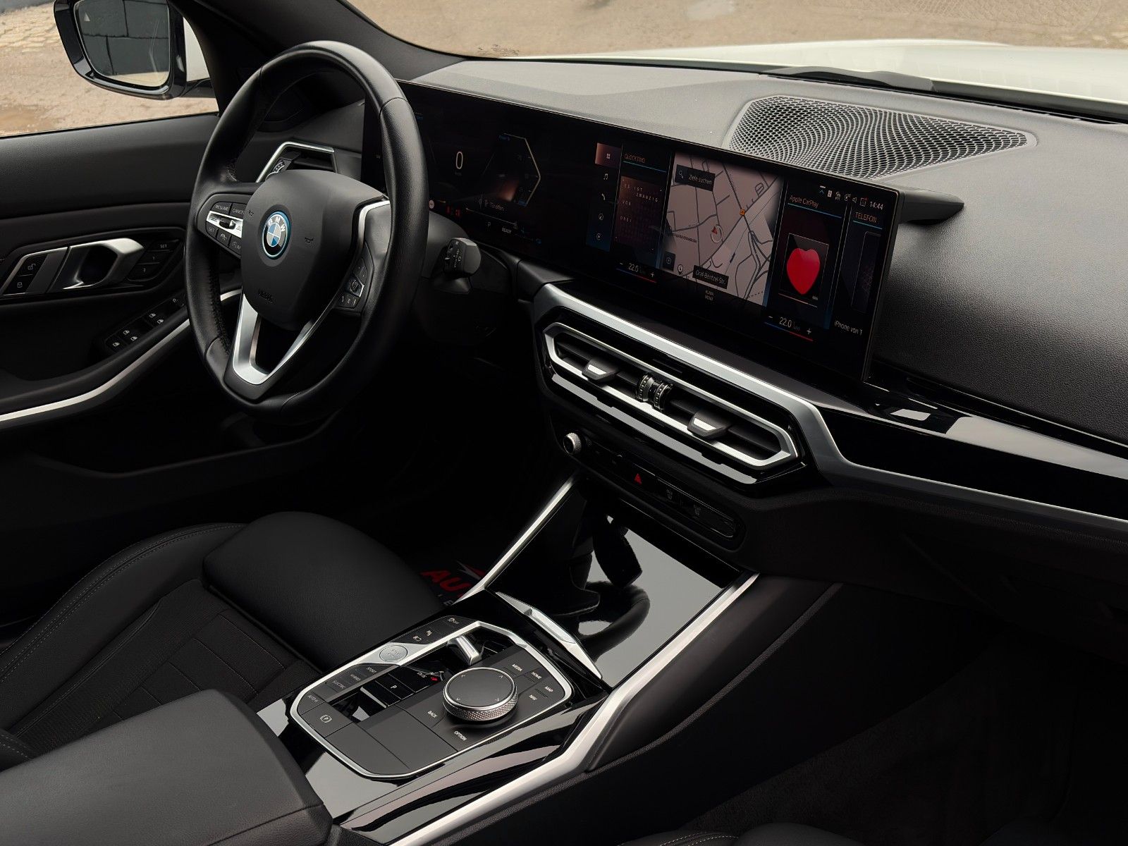 Fahrzeugabbildung BMW 330e Touring Advantage Akustik LcPlus HIFI CAM