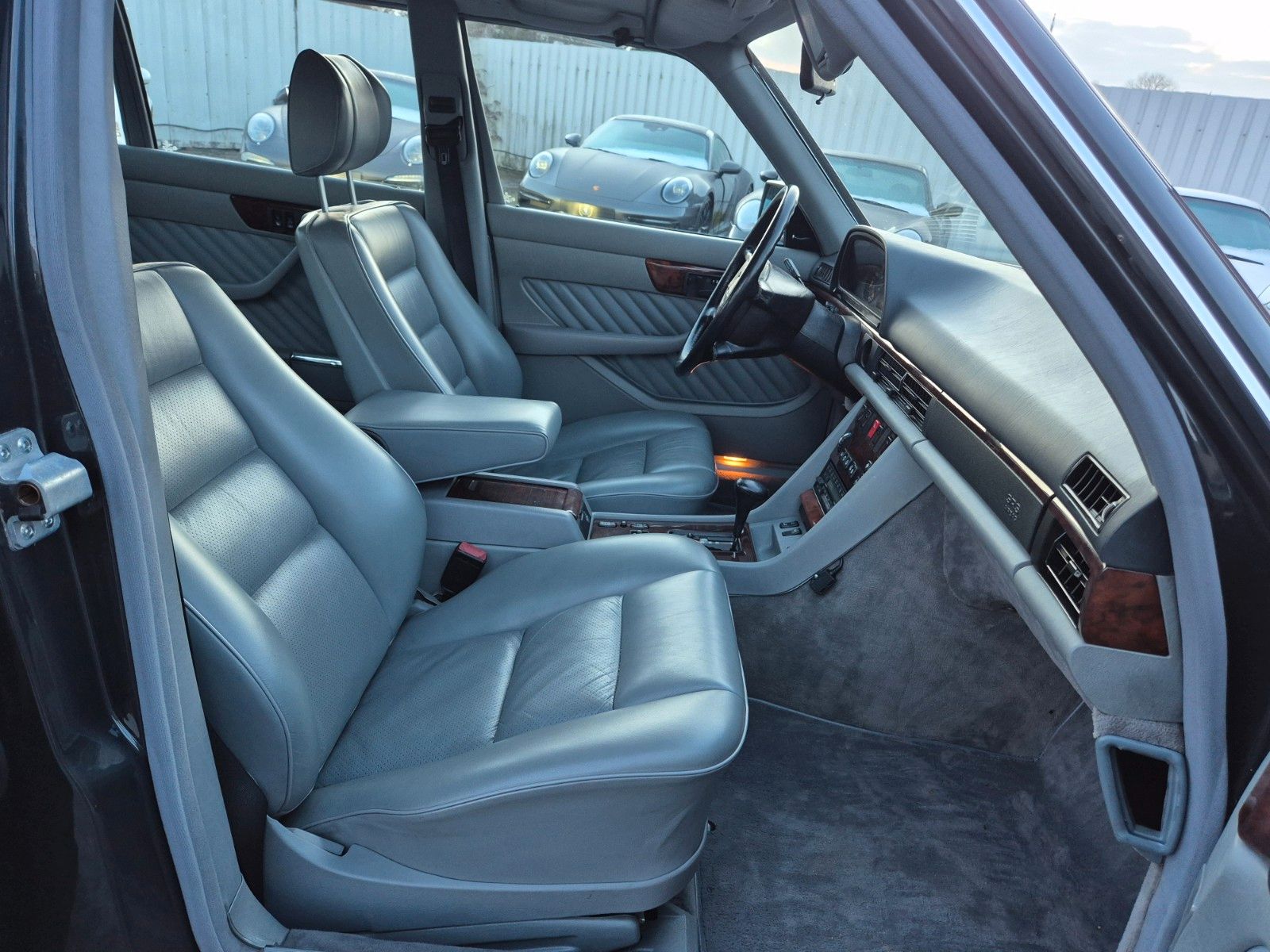 Fahrzeugabbildung Mercedes-Benz 560 SEL/Deutsch/Coupé Sitzanlage/Bestzustand