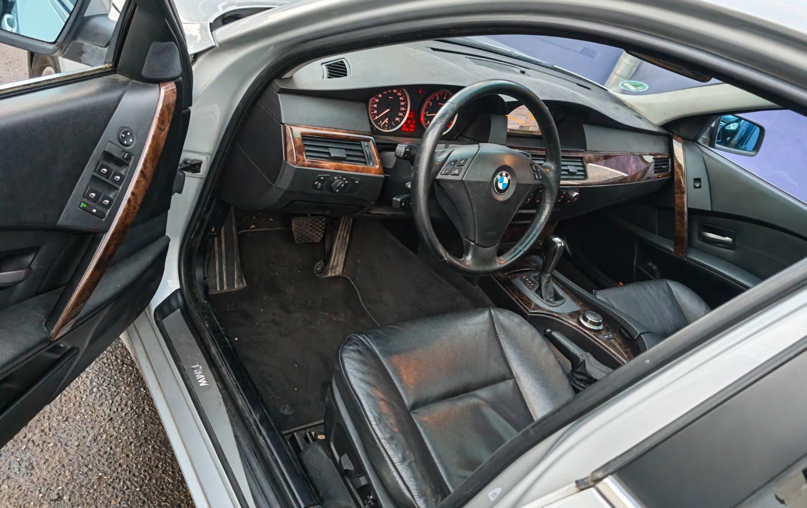 BMW 525 2007 — interior