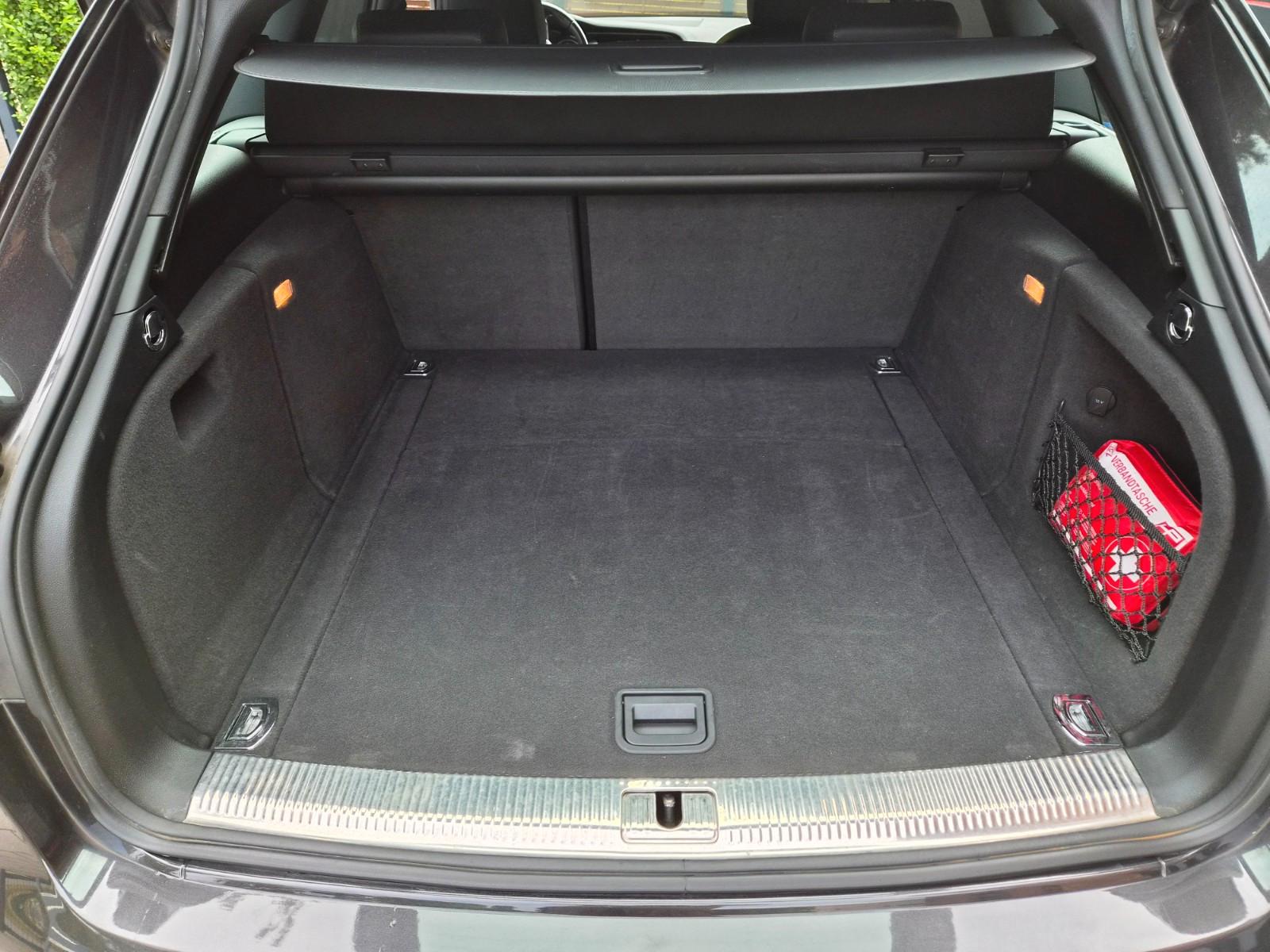 Audi A4 2009 — photo 11