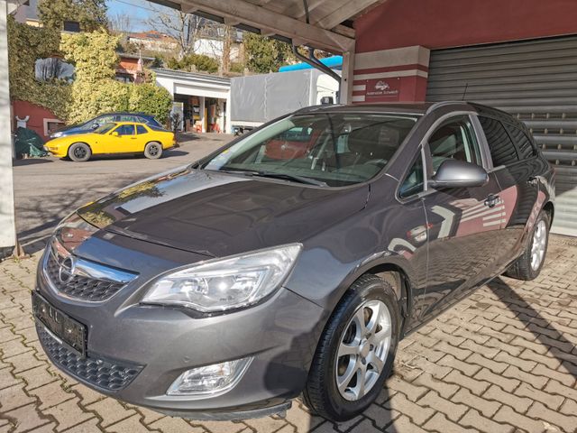 Opel Astra J Sports Tourer Design Edition*1.7CDTI*AHK