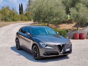 Alfa-Romeo Stelvio - 1