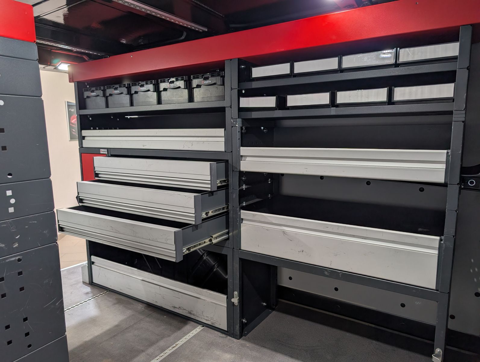Fahrzeugabbildung Ford Transit Custom 280 L1 Trend Regal LED KAMERA ACC