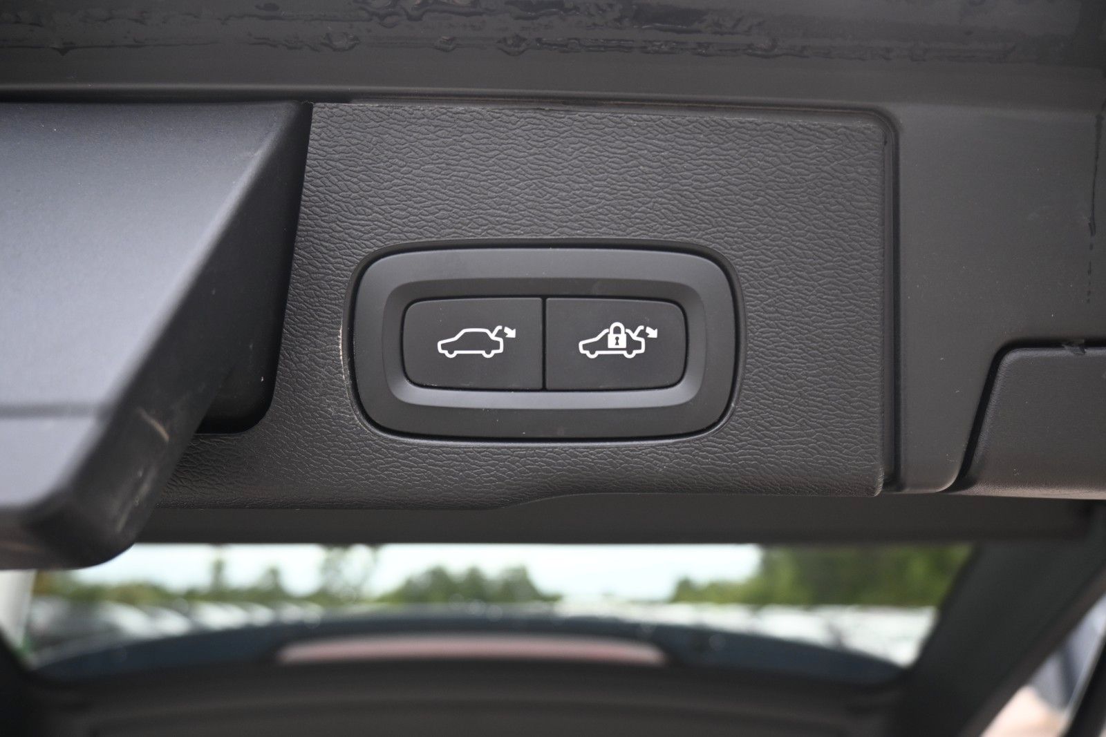 Fahrzeugabbildung Volvo XC60 B5 AWD Ultra Dark*PANO*LUFT*360°*ACC*AHK