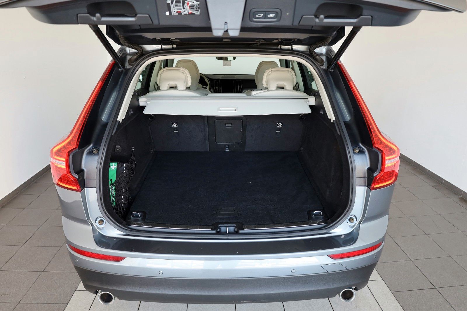 Fahrzeugabbildung Volvo XC60 Momentum Pro Leder,Navi,LED,Panorama,SH,PDC