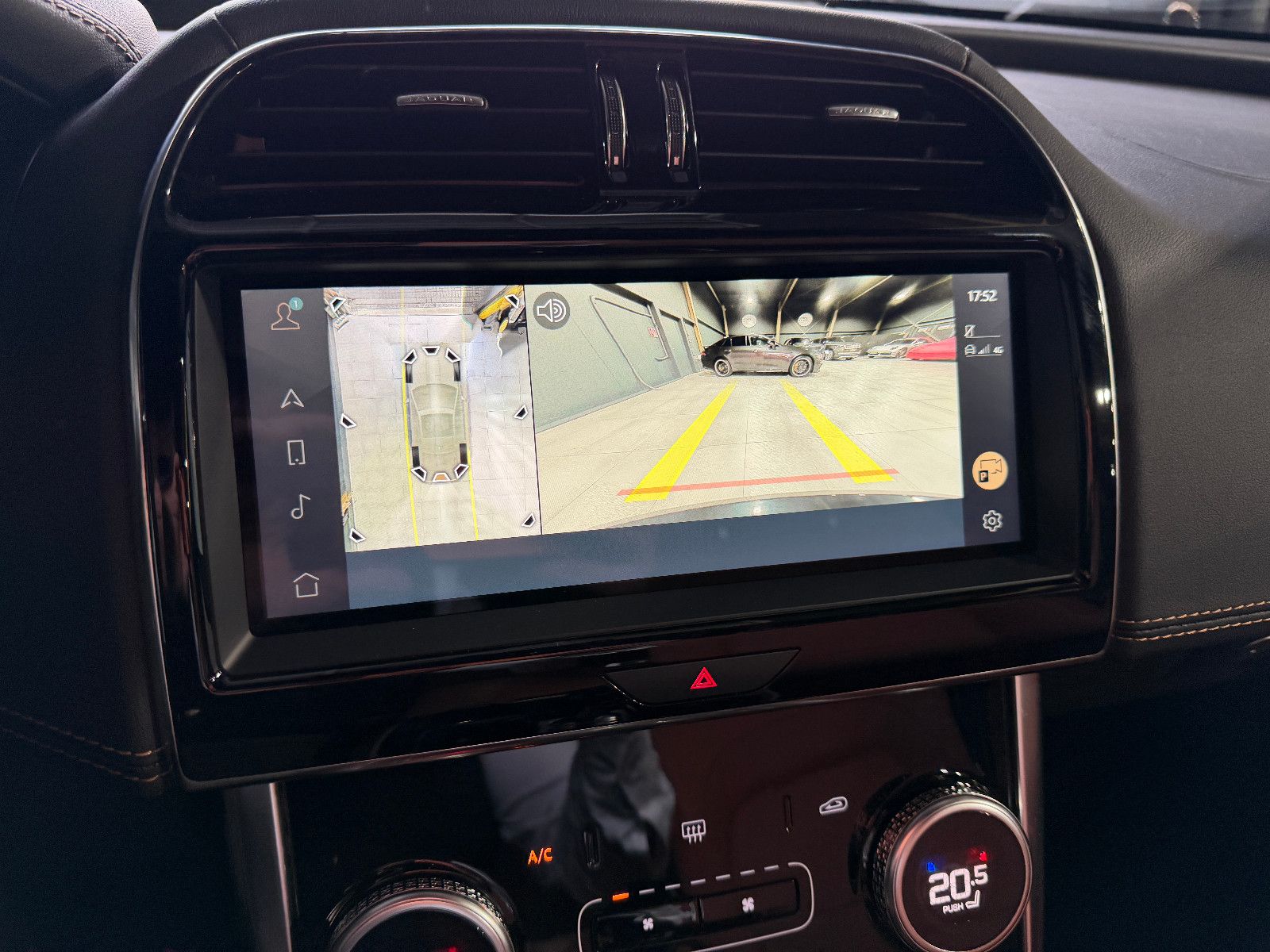 Fahrzeugabbildung Jaguar XE R-Dynamic Black/360°/NAVI/APPLE/SOUND/SHZ