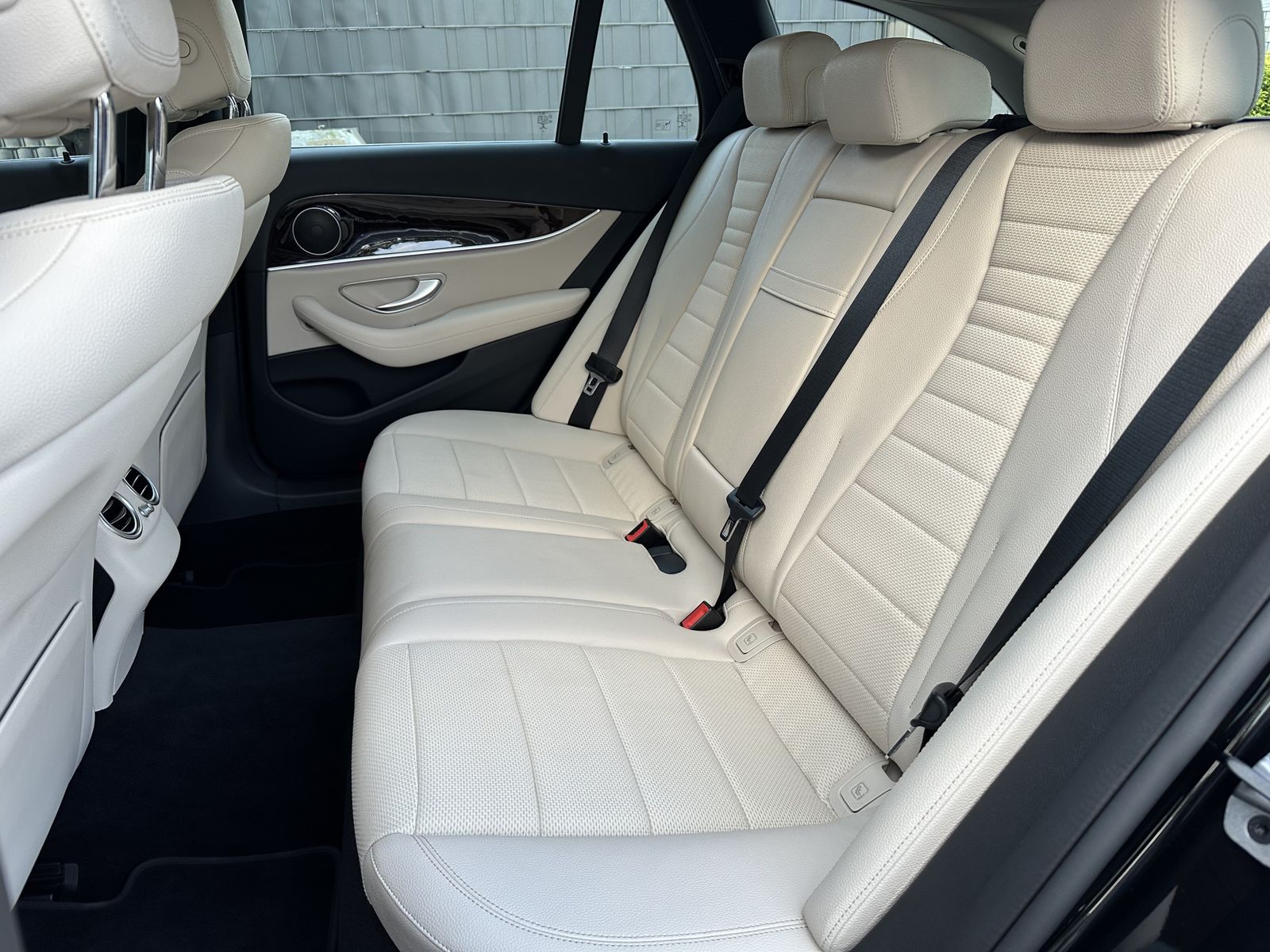 Fahrzeugabbildung Mercedes-Benz E 300de T 4Matic Avantgarde NAV+LED+AHK+DISTRONI