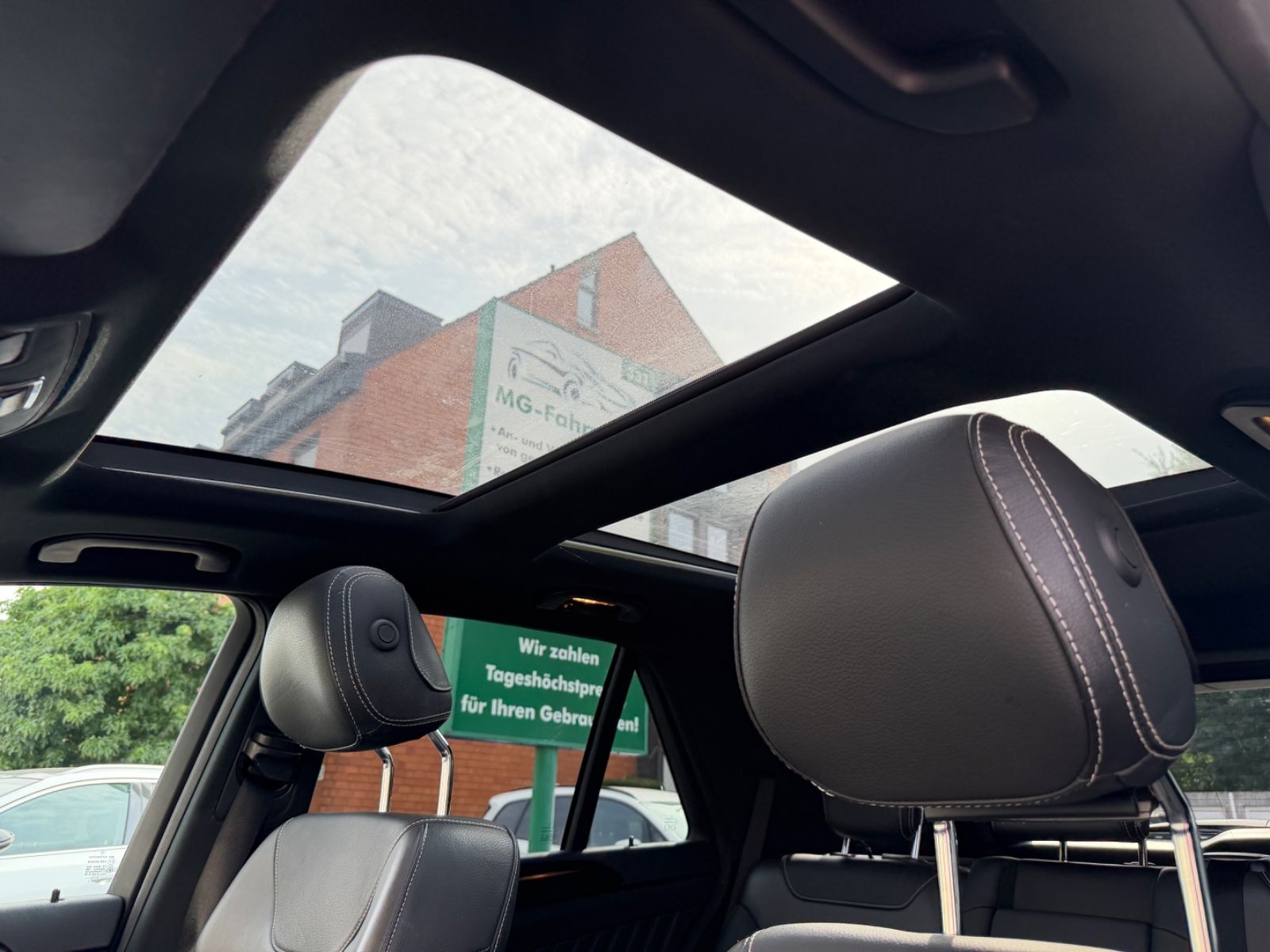 Fahrzeugabbildung Mercedes-Benz GLE 350 d 4Matic AMG LINE NEUER MOTOR VOLLAUSST.