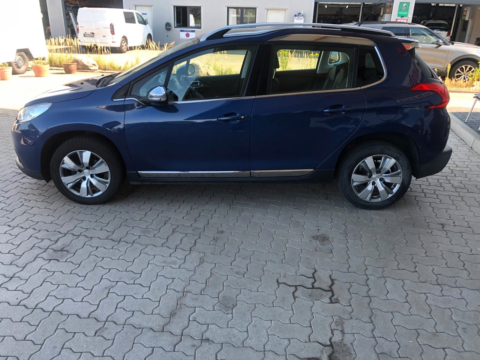 Fahrzeugabbildung Peugeot 2008 Allure Klimaautomatik Parkpilot