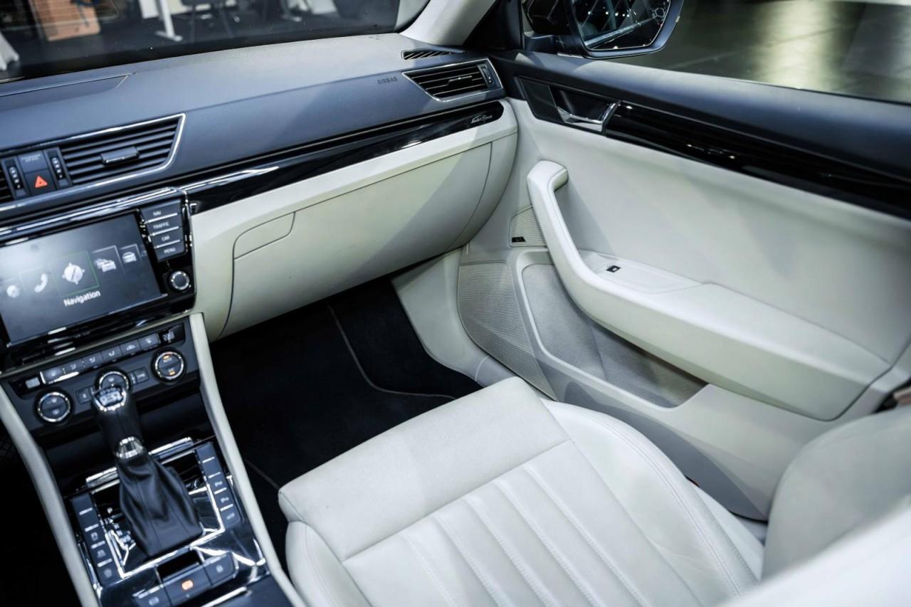 Skoda Superb Combi L&K 2.0 TDI 190 ch DSG 4x4 / Toit panoramique / Canton / Sièges ventilés / Chauffage auxiliaire