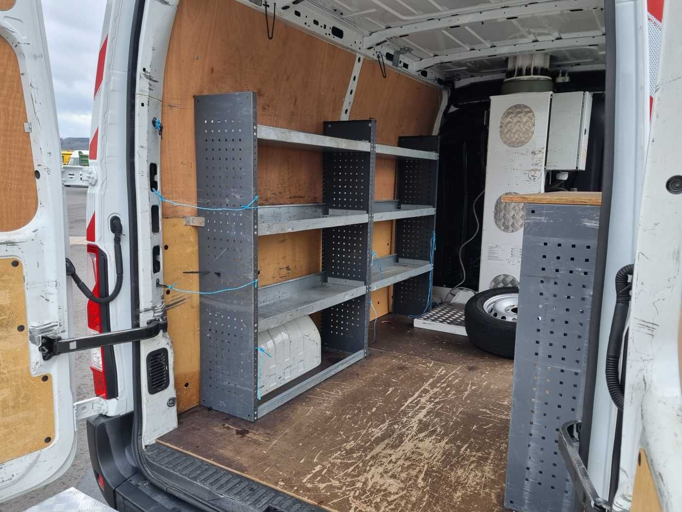 Fahrzeugabbildung Renault Master 2.3 dCi / France Elevateur 121FT, 12m