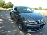 Volkswagen Tiguan 2.0 TDI  Highli Autom Allrad Pano Standhz - : Grau, Teilleder, Head-Up Display