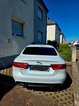 Jaguar XE 20t 200PS R-Sport Automatik R-Sport - weiße Jaguar XE