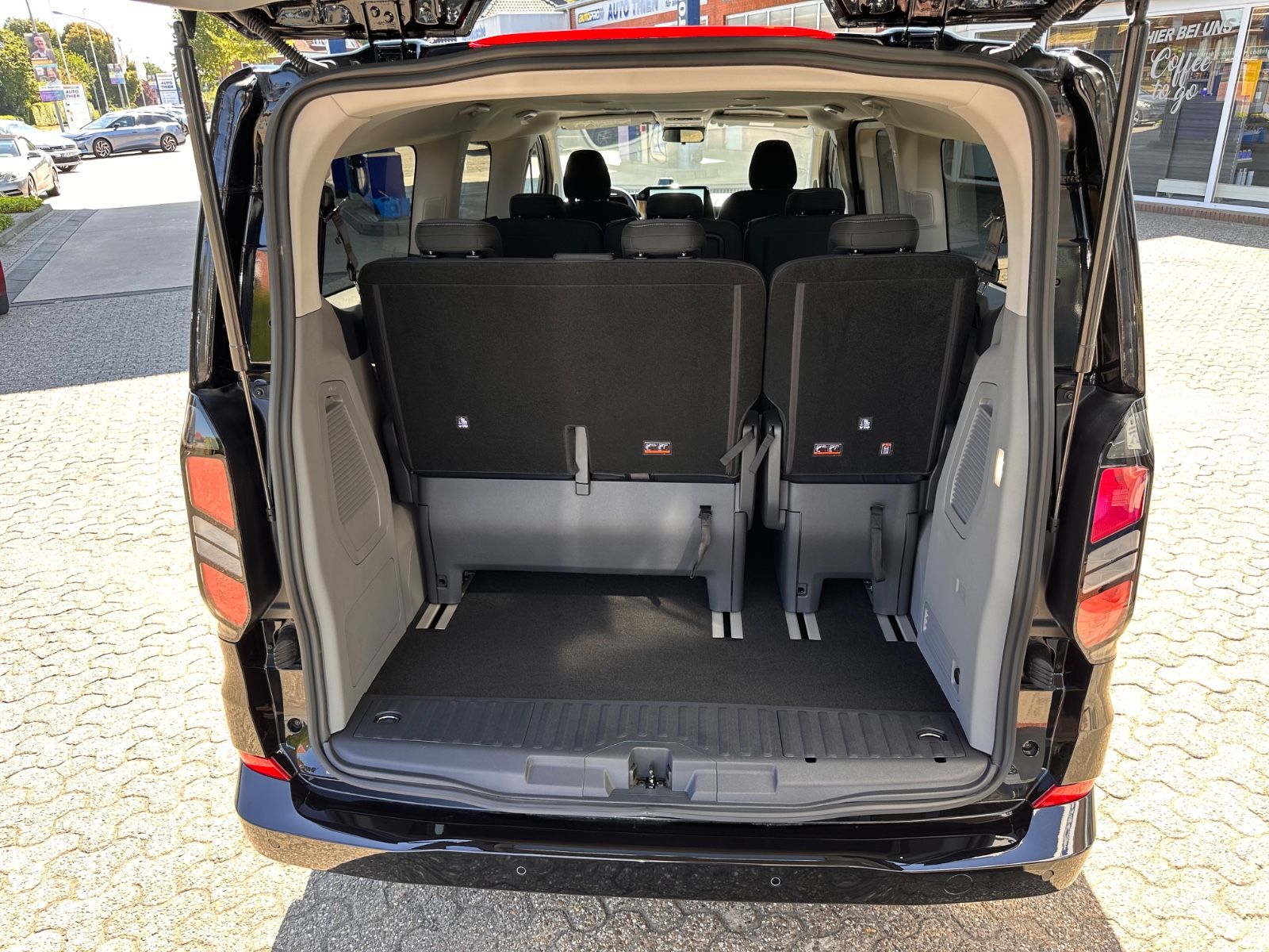 Fahrzeugabbildung Ford Tourneo Custom 2.0 EcoBlue 320 L2  Titanium Aut.
