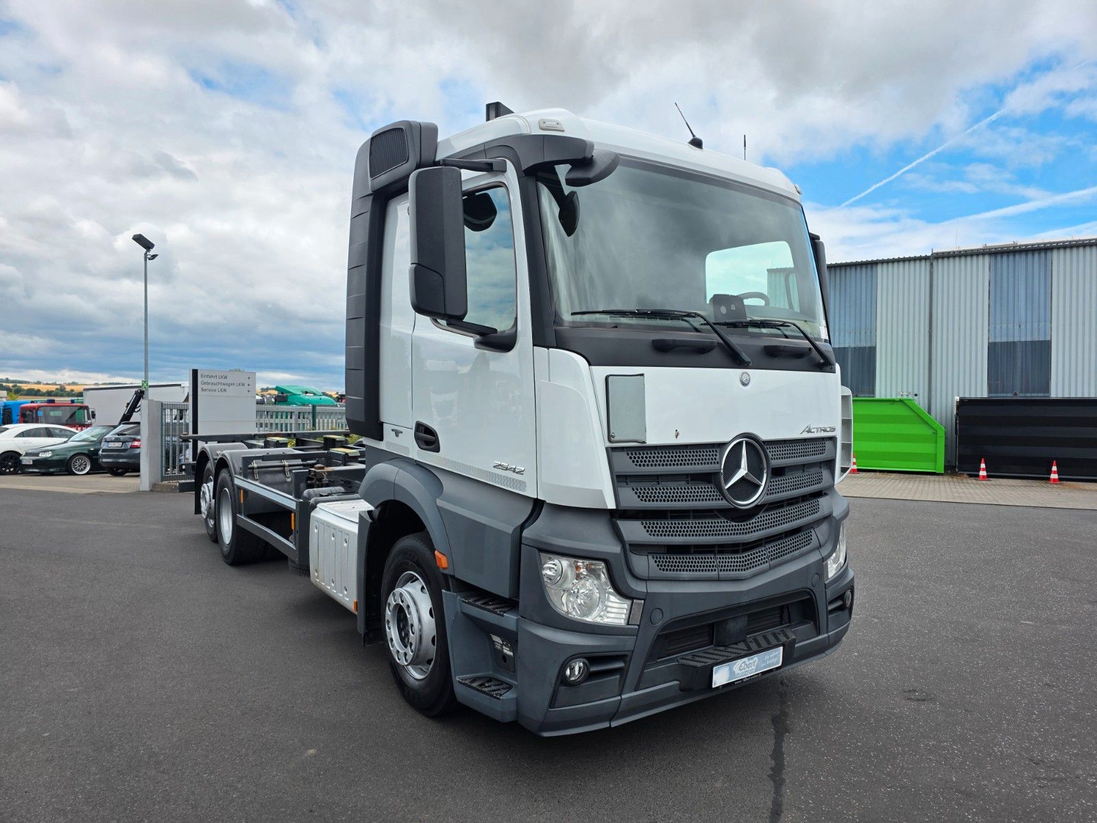 Fahrzeugabbildung Mercedes-Benz Actros 2542 L 6x2 BDF Retarder ADR