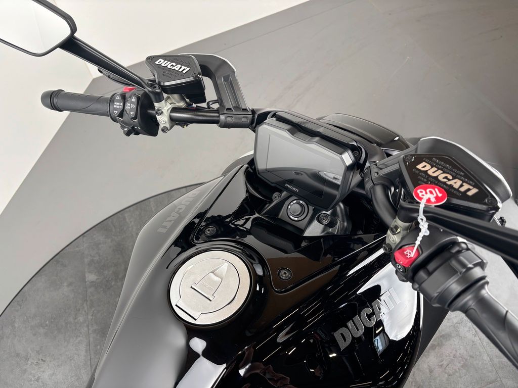 Fahrzeugabbildung Ducati DIAVEL V4 *1. HAND *TOP-ZUSTAND