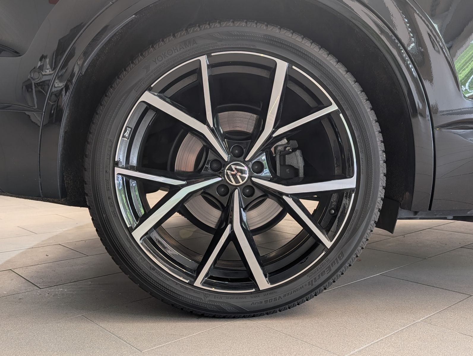 Fahrzeugabbildung Volkswagen Touareg 3.0TDI 4M R-Line VOLL Black 22" UPE 114T