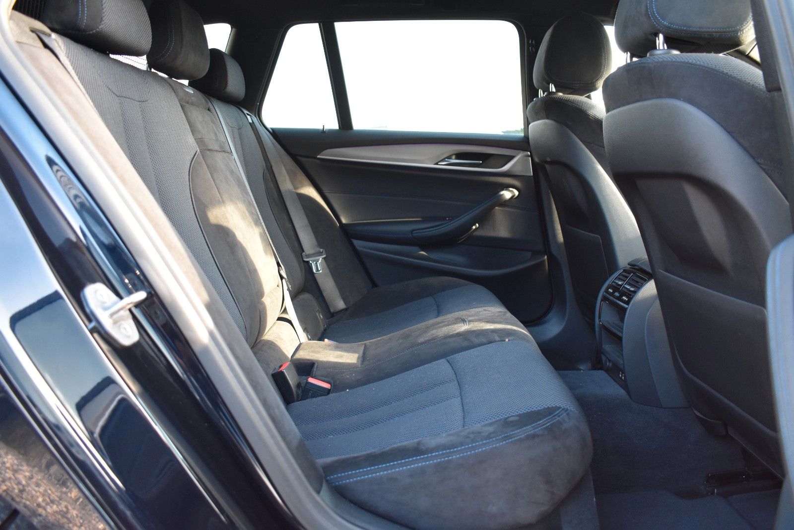 Fahrzeugabbildung BMW 520d Touring xDrive M Sport AHK/LED/KAMERA/TEMP.