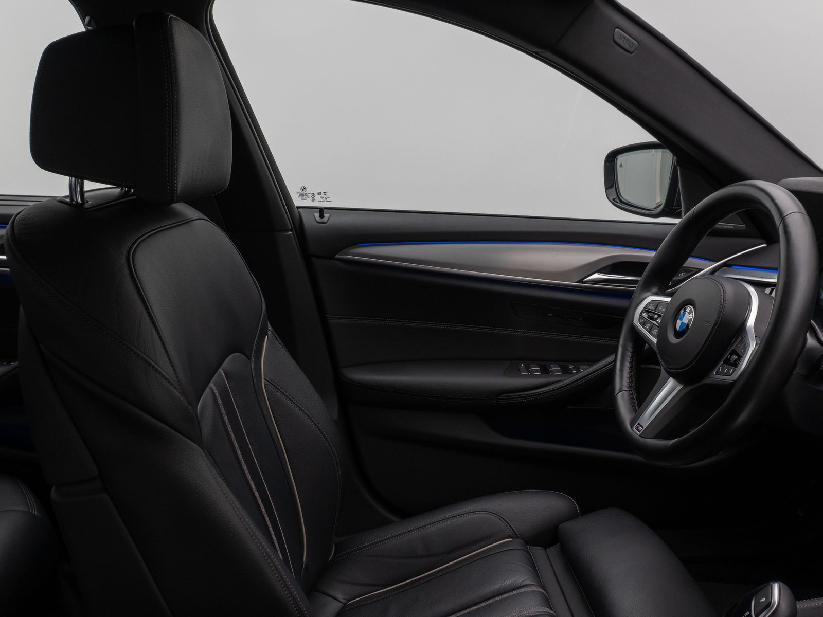 Fahrzeugabbildung BMW 530d xD M Sport Laser Kamera HUD DAB H/K Komfort
