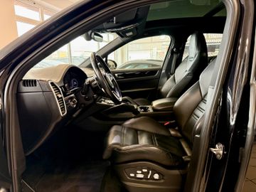 Porsche Cayenne - 8