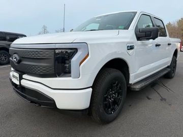 Ford F 150 Lightning XLT 2025 weiss im Vorlauf