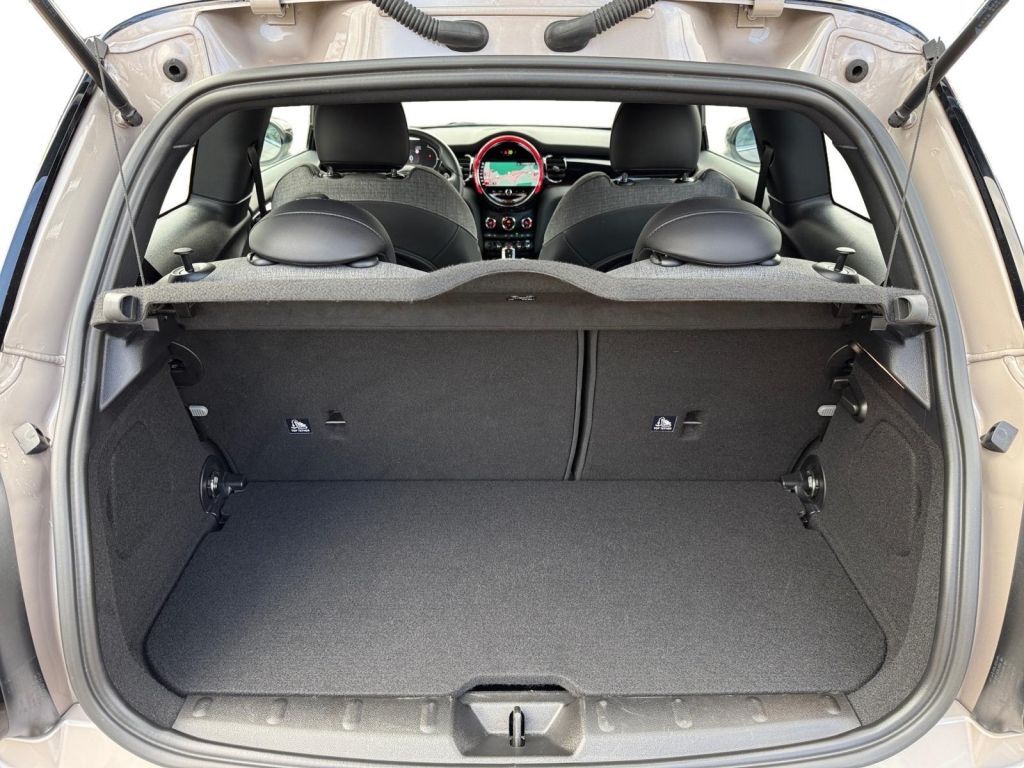 Fahrzeugabbildung MINI Mini Cooper S Aut. Classic Trim