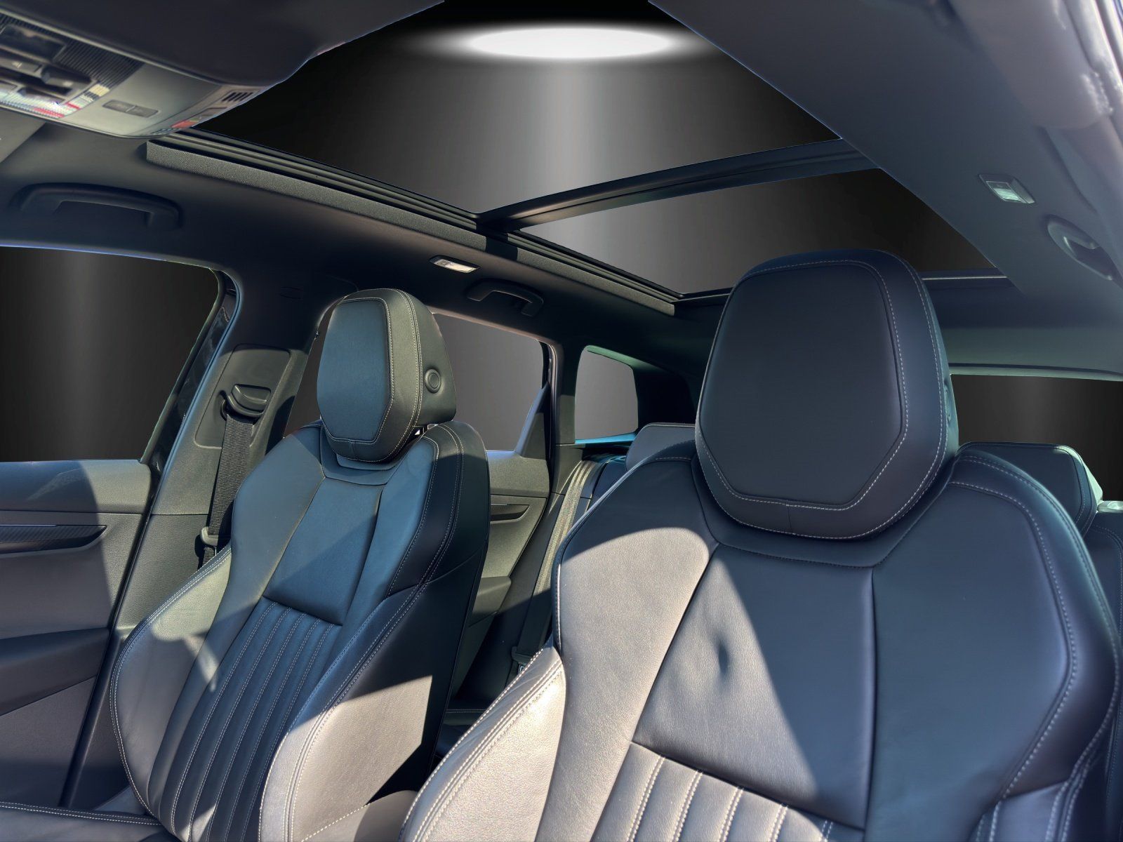 Fahrzeugabbildung SKODA Karoq 2.0 TDI Sportline 4x4/PANO/AHK/KAMERA/ACC/