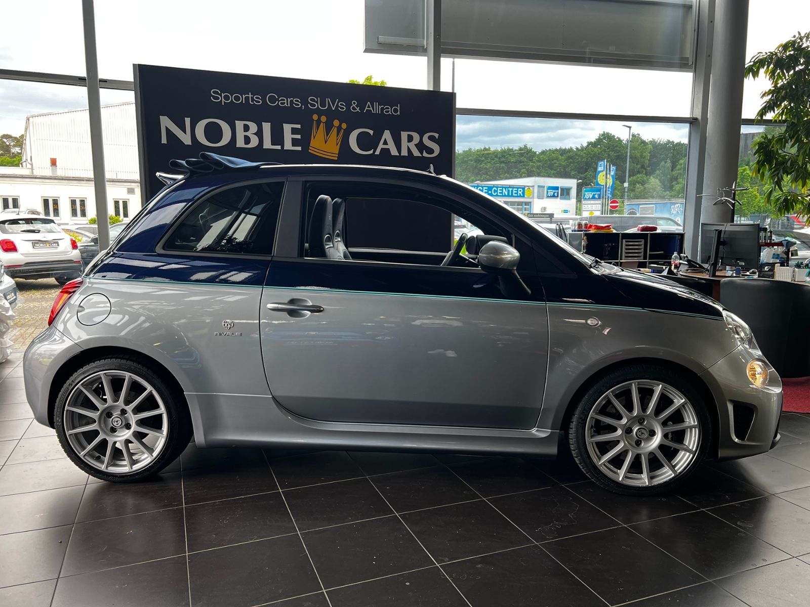 Fahrzeugabbildung Abarth 695 C Rivale 1.4 T-Jet NAVI