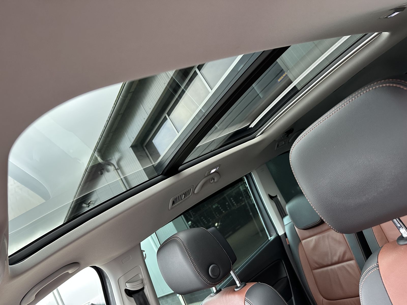 Fahrzeugabbildung Volkswagen Sharan 1.4 TSI DSG HL 7-Sitzer NAV+XEN+AHK+PANO