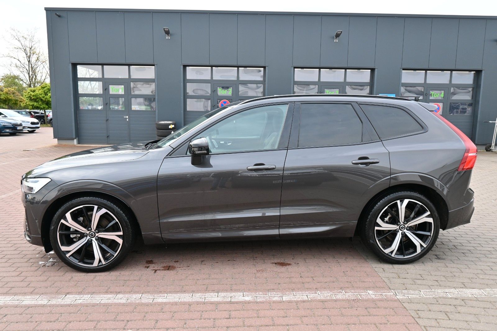 Fahrzeugabbildung Volvo XC60 B5D AWD Ultimate Dark*LED*PANO*STHZ*B&W*360