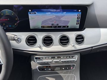 Mercedes E 220 - 12