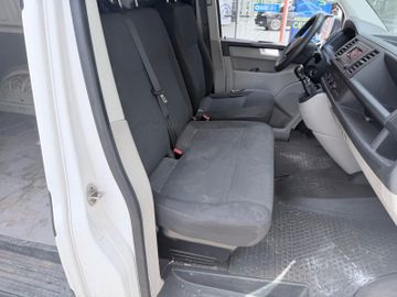 Volkswagen T6 Transporter - 12