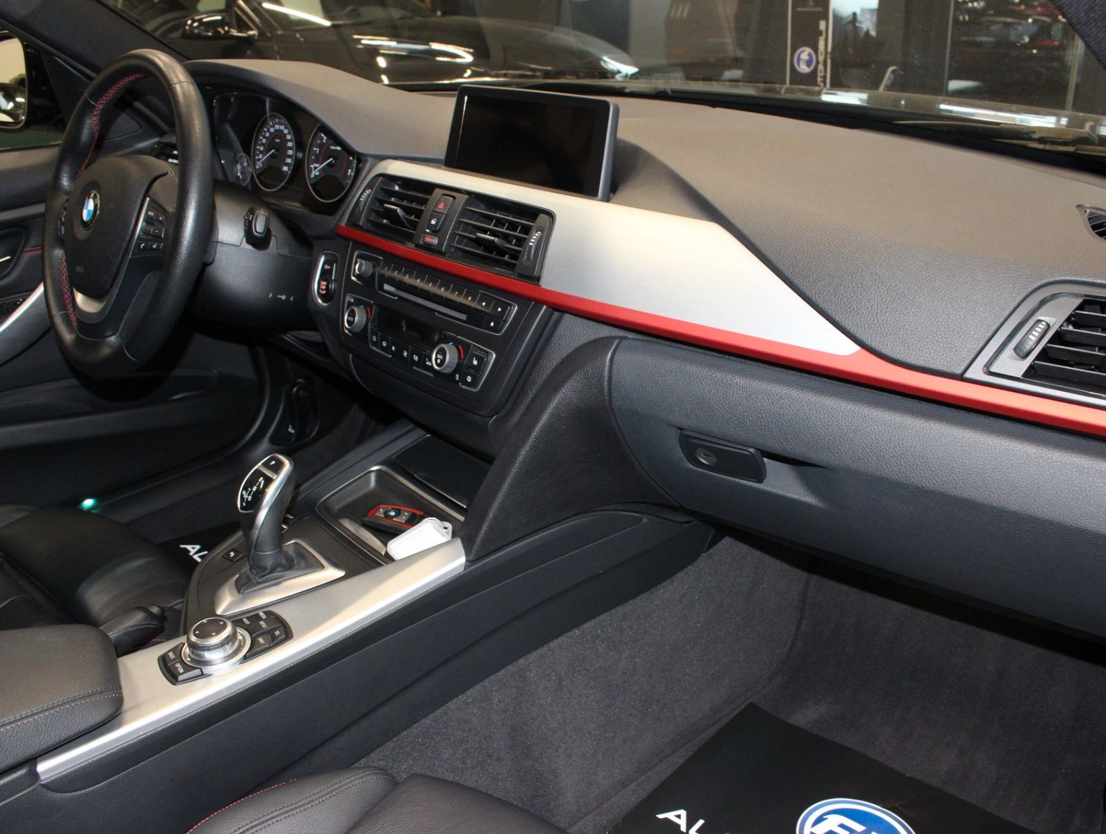 Fahrzeugabbildung BMW 335i Sport Line*Head-UP*Bi-Xenon*GSD