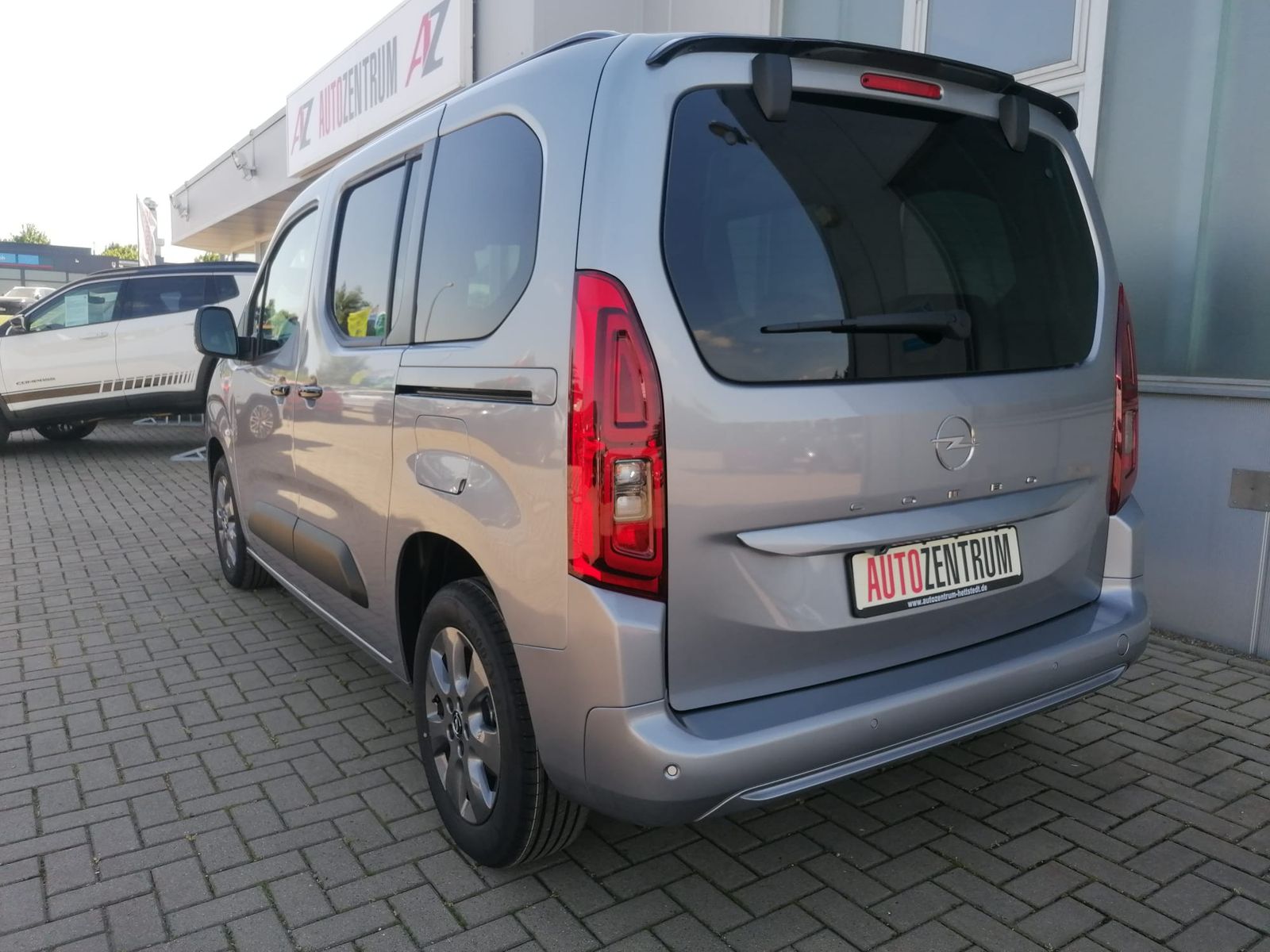 Fahrzeugabbildung Opel Combo 1.5 D PKW MATRIX-LED ALU KAMERA NAVI 10"